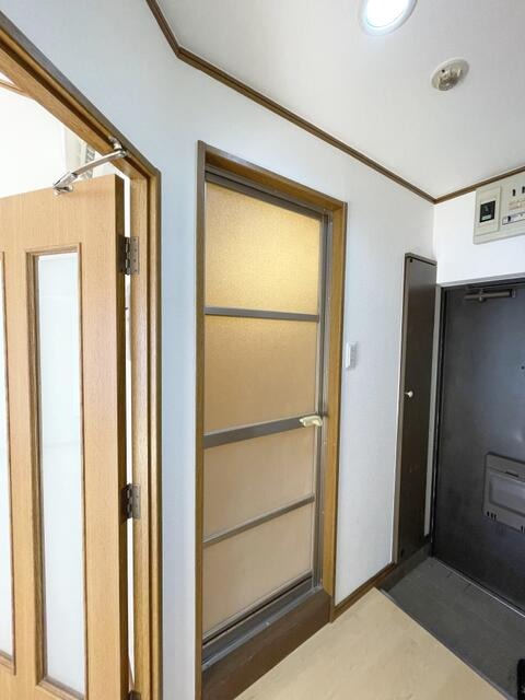 玄関はこちらです(^^)/