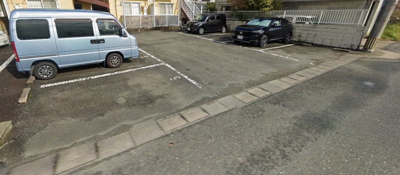 駐車場は4400円で良心的♪