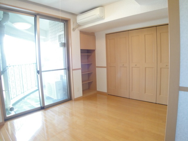 家具の配置に困らないリビングですね