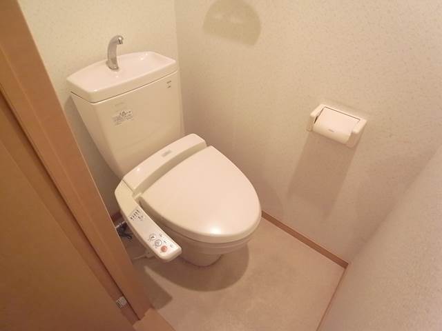 清潔感のあるトイレですね