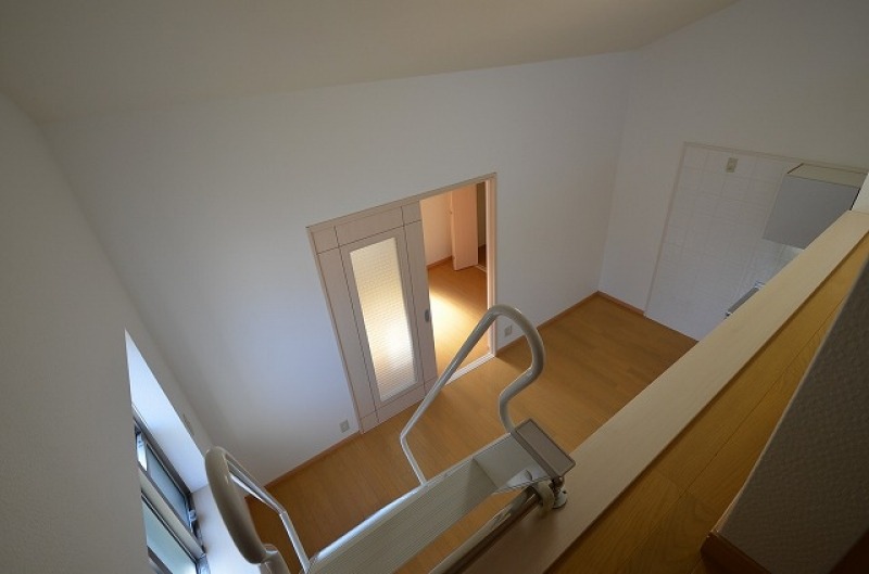 ロフト付き物件なので天井が高く広く感じます