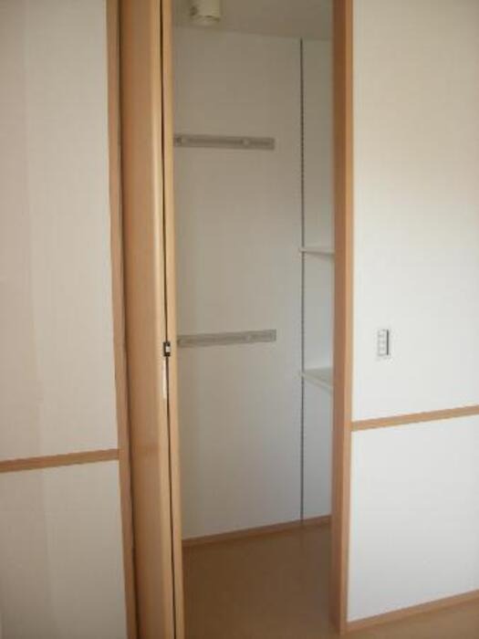 こちらにも収納ございます