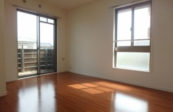 こちらは寝室にぴったりの洋室です