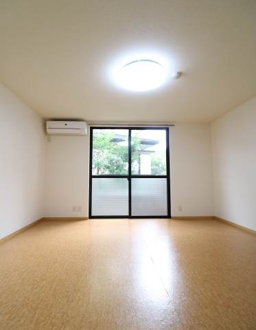 広々とした8帖越えの洋室です