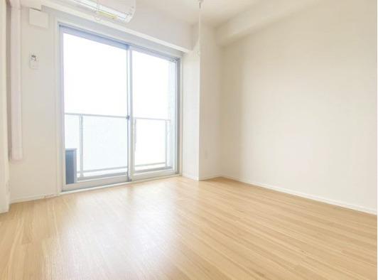 家具の配置に困らないリビングですね