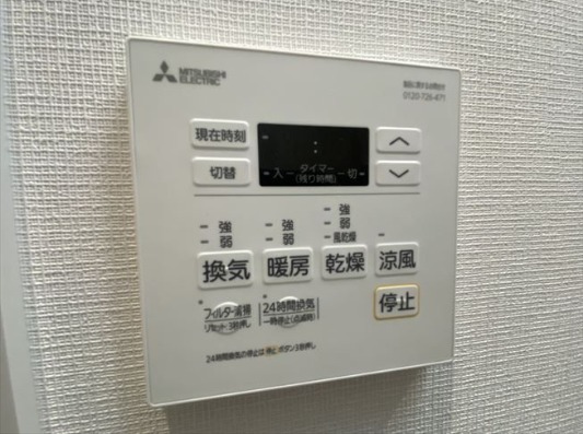 梅雨の時期でも味方の浴室乾燥機