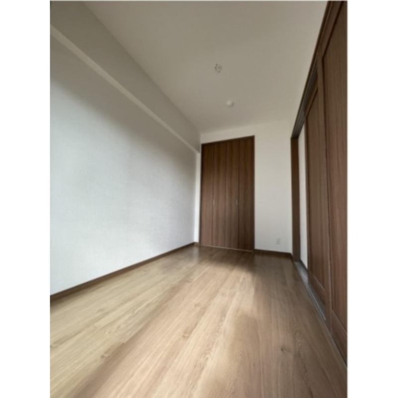 こちらは寝室にいかがでしょうか。