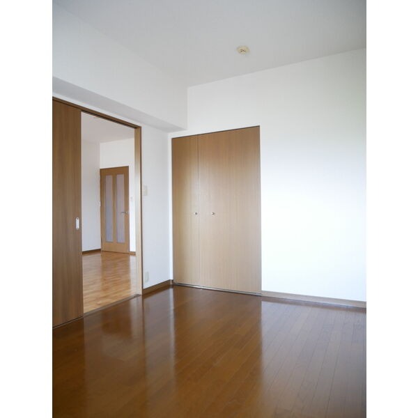 こちらは寝室にいかがでしょうか？