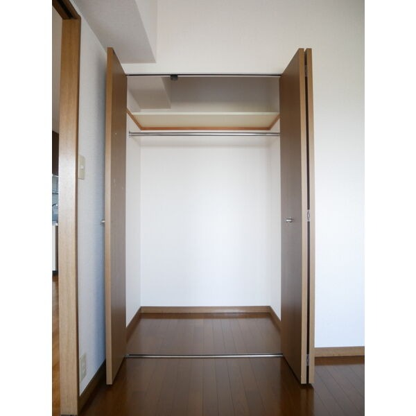 お洋服が多い方でも楽々収納できます