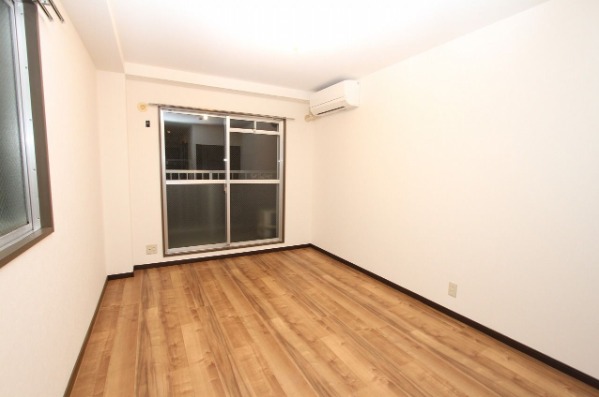 家具の配置に困らないリビングですね