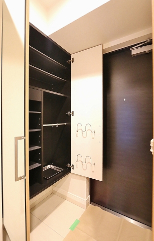 たくさんの靴が入る収納付きです