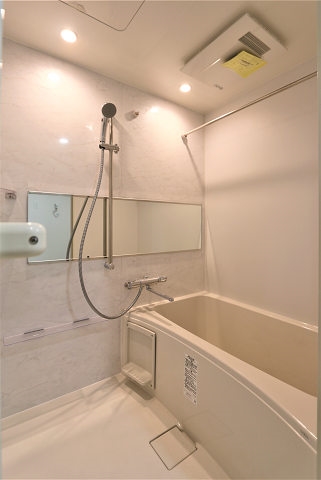 日々の疲れを癒せるバスルームです