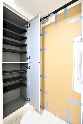 沢山の靴が収納できるシューズボックスです