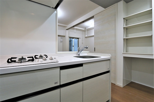 作業スペースが広く料理がはかどるキッチンです