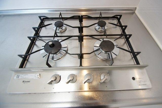 コンロはなんと4口デス