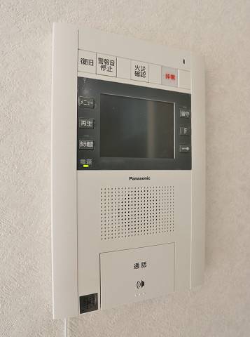 モニターフォンで来客を確認出来ます