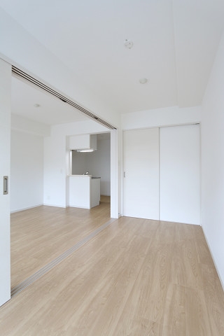 こちらは寝室にいかがでしょうか