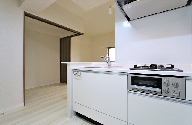 人気のカウンターキッチンでテレビを見ながら調理可能です