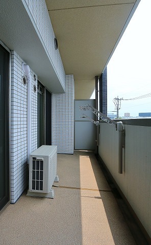 南向きバルコニーで日当たり良好