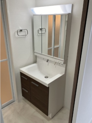 三面鏡付きで、メイクやヘアセットも楽々♪