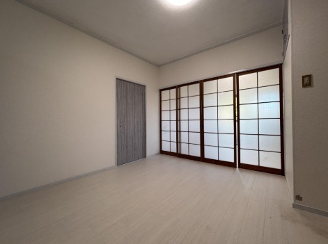 白基調のきれいなリビングです