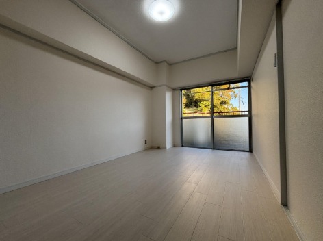 こちらは寝室にぴったりの洋室です