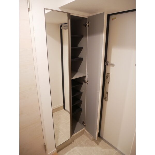 高さ調整ができるシューズボックスです