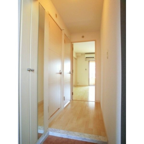 おしゃれな玄関でお出迎え