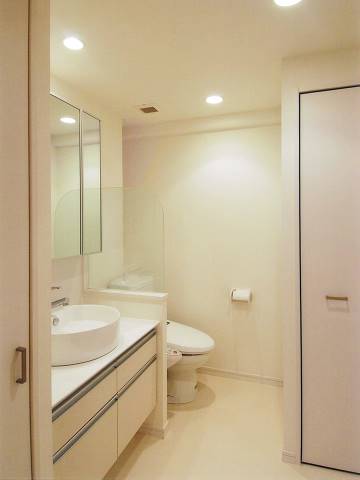 ウォシュレット設置済です別部屋の写真です