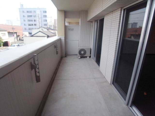 広々バルコニーで開放感が有ります