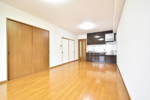 家具の配置に困らないリビングですね