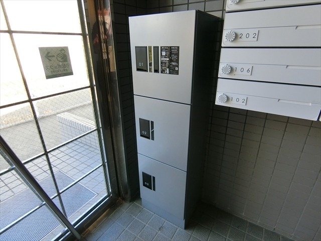 嬉しい宅配ボックス付きです。