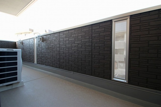 天気のいい日はこちらで洗濯物を干せます