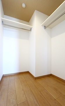 お洋服もたっぷり収納出来ます