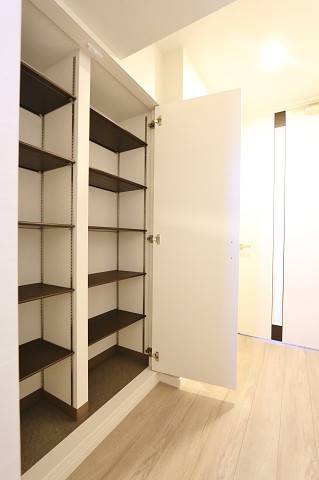 こちらにお靴を