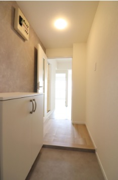 靴の多い方でも安心の下駄箱付き