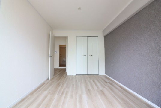 こちらは寝室にぴったりの洋室です