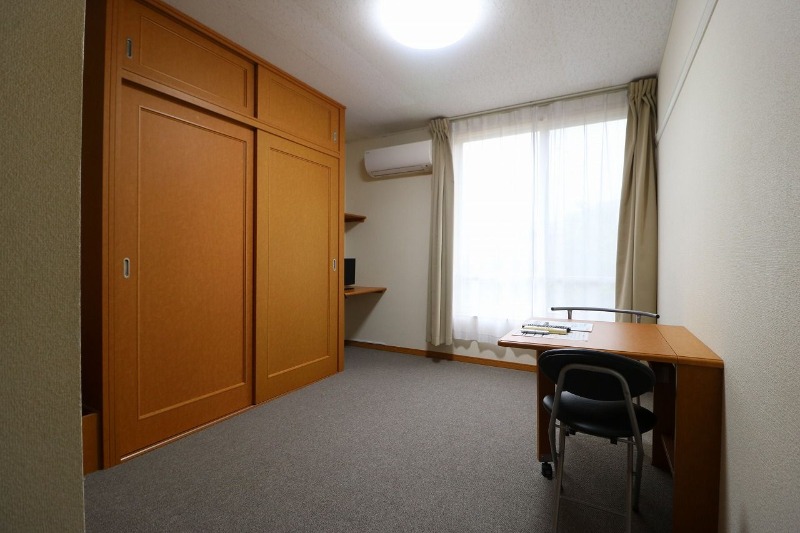 家具の配置に困らないリビングですね