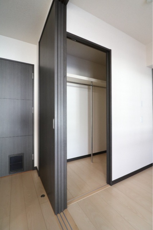 嬉しいウォークインクローゼット付きです。