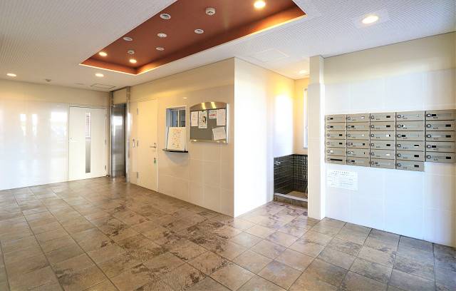 安心のオートロック付きです。