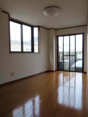 家具の配置に困らないリビングですね