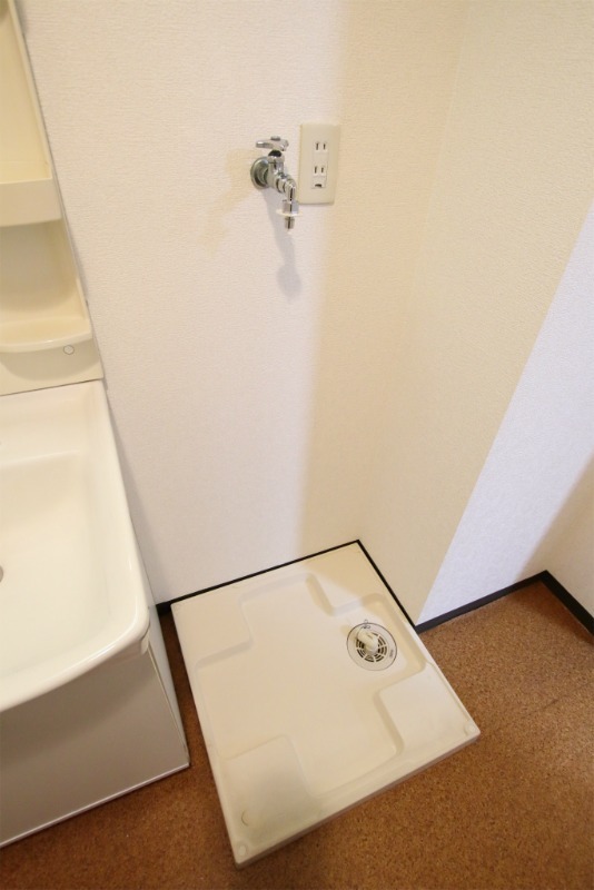 室内洗濯機置場完備。