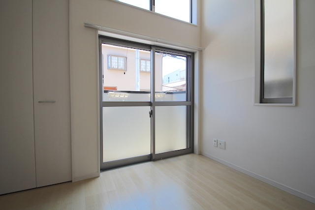 家具の配置に困らないリビングですね