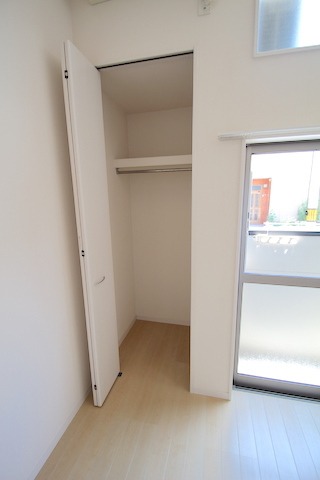 お洋服が多い方でも安心の収納力