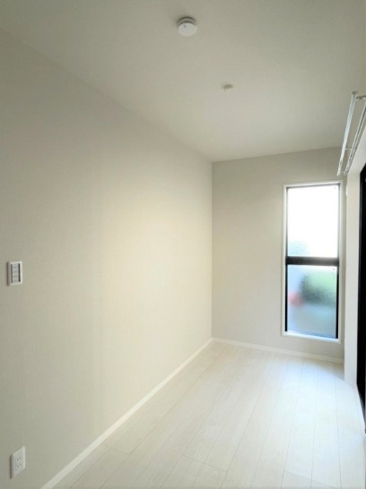 寝室に丁度いい大きさです