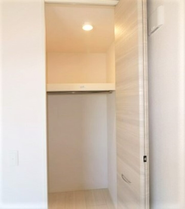 嬉しいウォークインクローゼット付きです