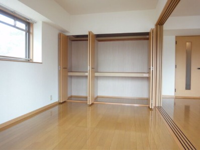 お洋服が多い方でも安心の収納力