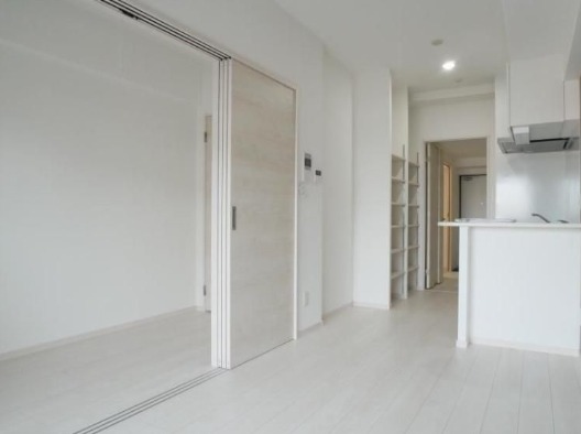 家具の配置に困らないリビングですね