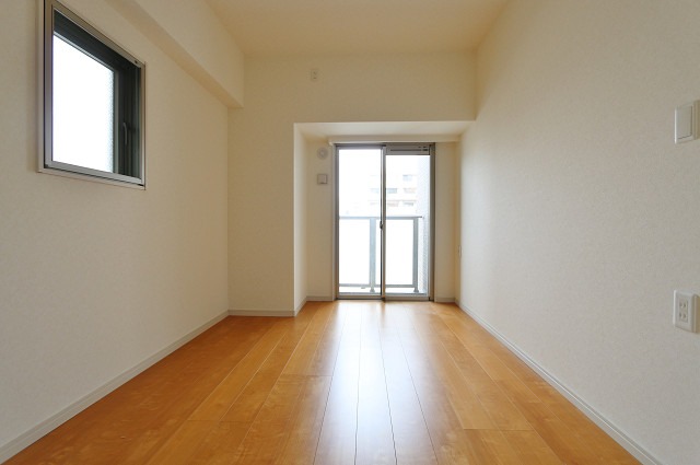 寝室はこちらでいかがでしょうか