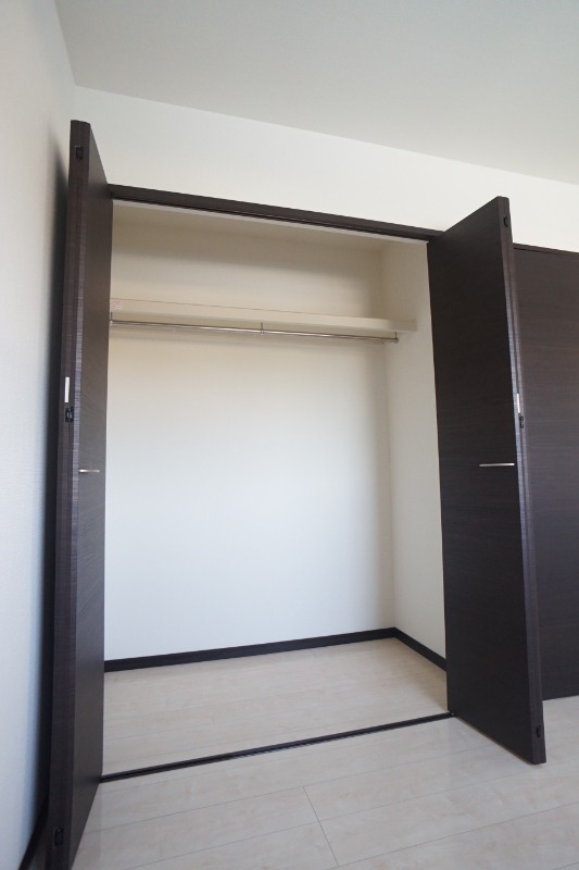 かさばりやすいお洋服もたっぷり収納可能です